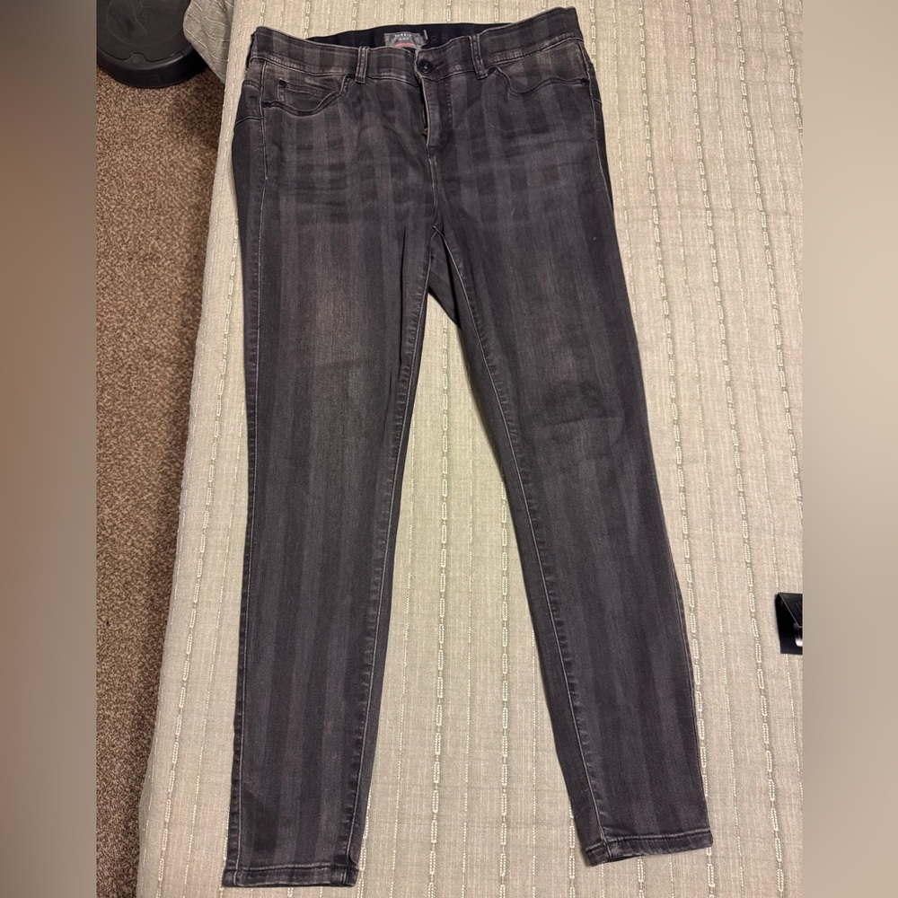 Torrid Black Skinny Jeggings